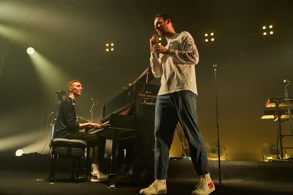 Irmler Davinci Jadi Sponsor di Konser Honne “Love Me/Love Me Not 2019” di Jakarta