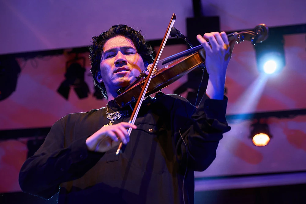 Iskandar Widjaja Hadirkan Musik Klasik Kontemporer dalam Konser 1001 Lights