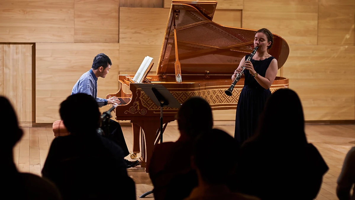 Kolaborasikan Permainan Piano dan Klarinet, Duo Danetri Tampil Atraktif