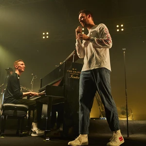 Irmler Davinci Jadi Sponsor di Konser Honne “Love Me/Love Me Not 2019” di Jakarta
