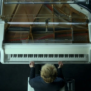 Pianis Randy Ryan Menghidupkan Kembali Nostalgia One Summer’s Day