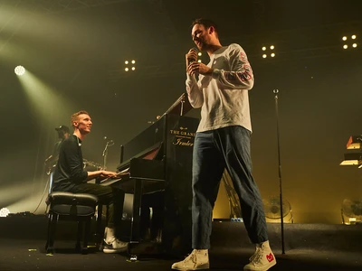 Irmler Davinci Jadi Sponsor di Konser Honne “Love Me/Love Me Not 2019” di Jakarta