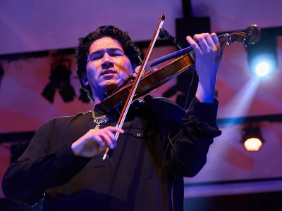 Iskandar Widjaja Hadirkan Musik Klasik Kontemporer dalam Konser 1001 Lights