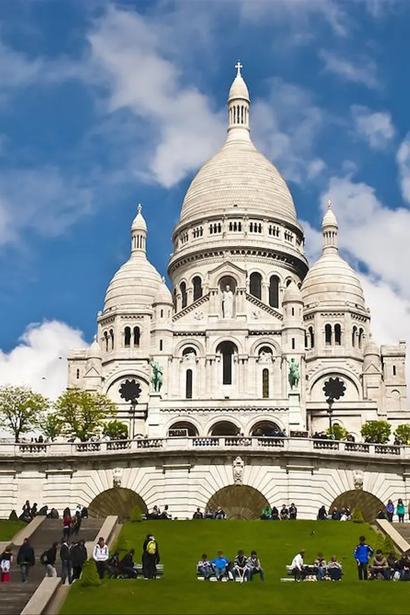 6 Bangunan Menakjubkan yang Terbuat dari Batu Travertine