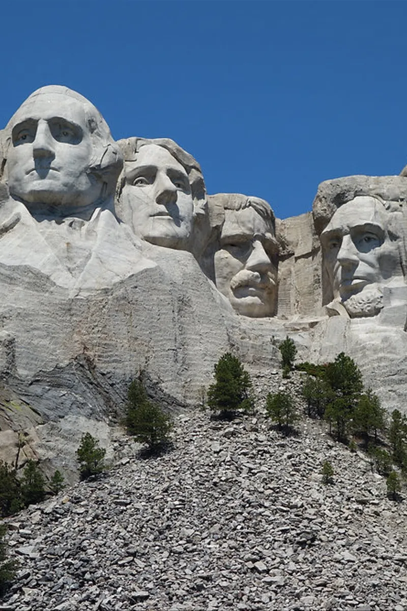 6 Bangunan Monumen Terkenal di Dunia yang Terbuat dari Batu Granit