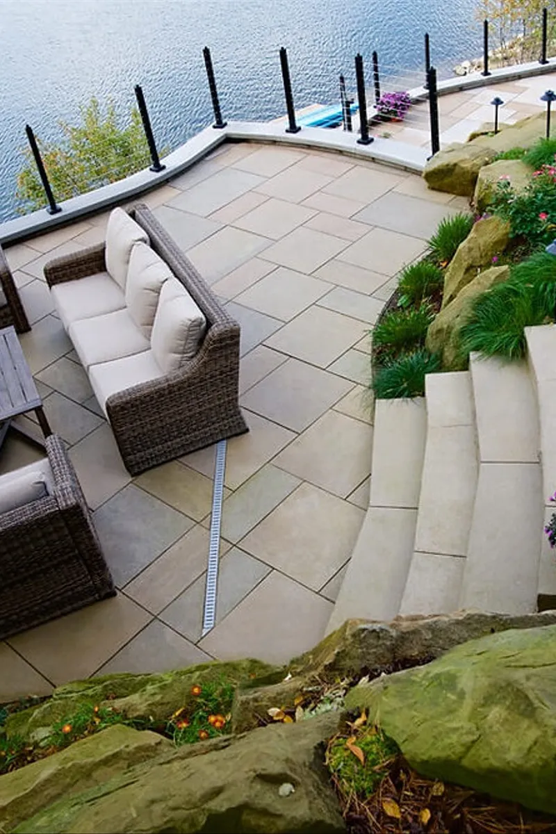 Cerdik Memilih dan Menggunakan Tangga Batu Alam dalam Desain Landscaping