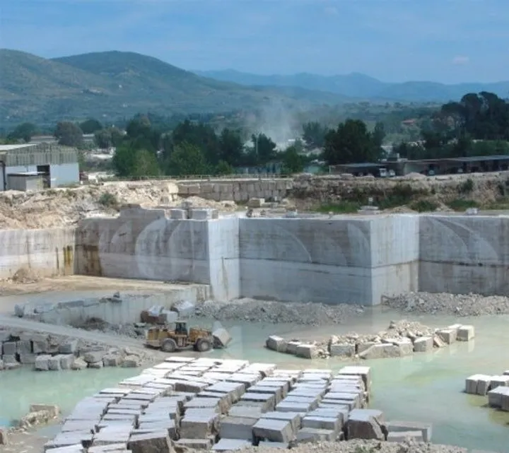 Tambang Travertine Tivoli yang Sudah Terkenal Sejak Zaman Romawi Kuno