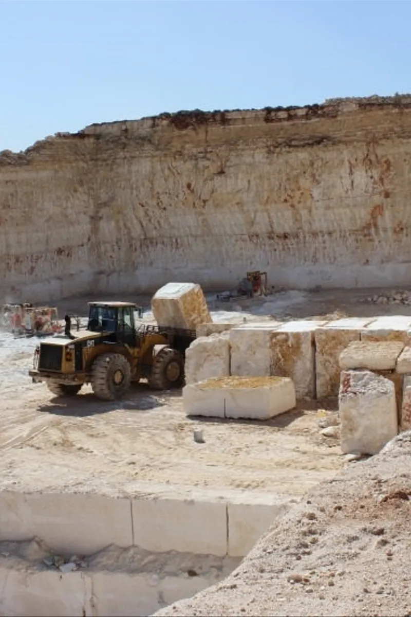 Sejumput Kisah Marmer Merah Verona, Italy