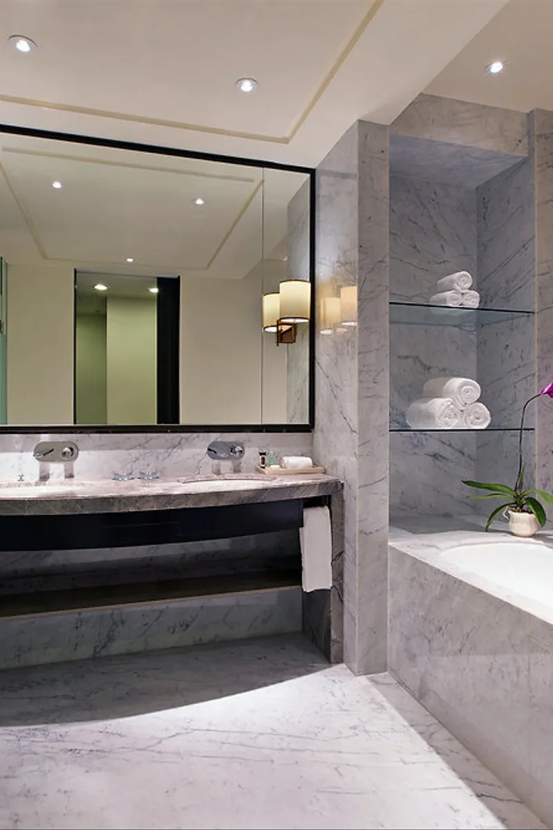 Inspirasi Desain Kamar Mandi Mewah Menggunakan Marmer