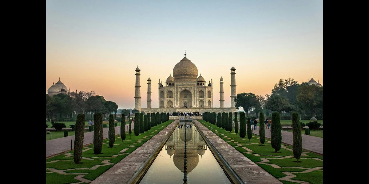 Bangunan Kuno Bersejarah yang Memakai Marmer