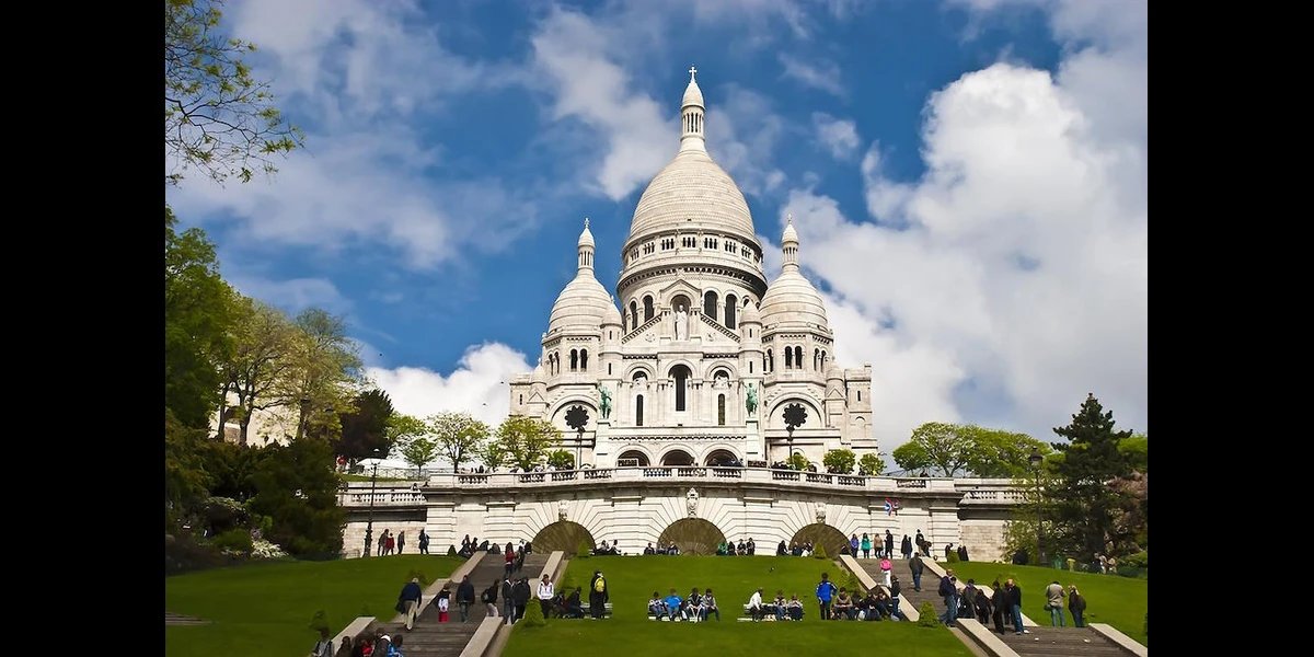 6 Bangunan Menakjubkan yang Terbuat dari Batu Travertine