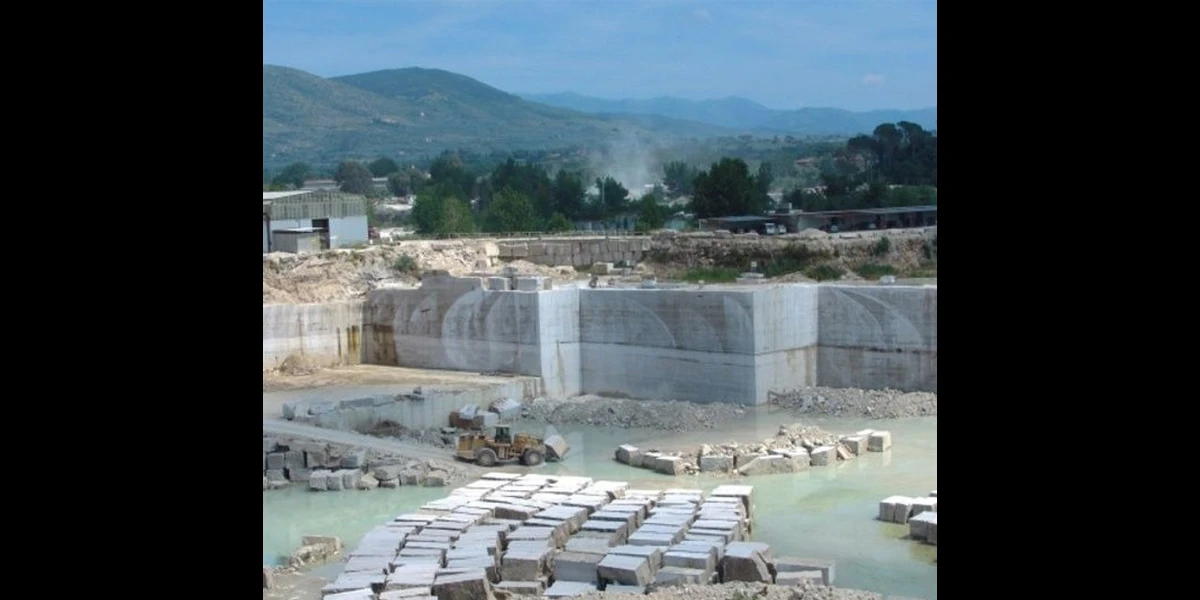 Tambang Travertine Tivoli yang Sudah Terkenal Sejak Zaman Romawi Kuno
