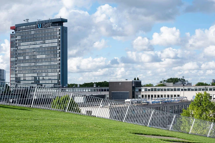 Pemandangan gedung universitas dengan jurusan arsitek terbaik di dunia, TU Delft.