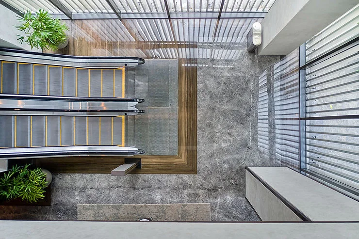 Perpaduan marmer dan granit di hotel membuat nilai estetika dan nilai properti meningkat.