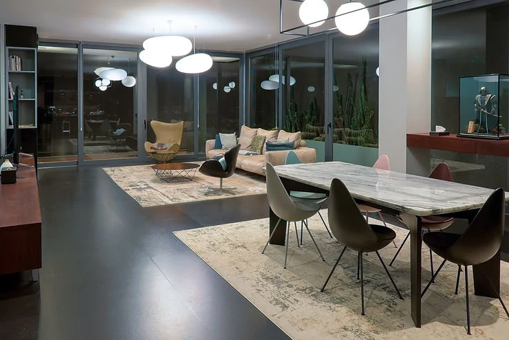 Berkat kinerja arsitek dan desainer interior, rumah bisa terlihat nyaman dan indah jika menggunakan batu alam.