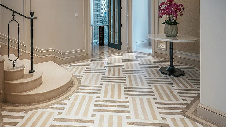 Motif unik marmer dan batu alam lain, membuat keindahan rumah menjadi tahan lama.