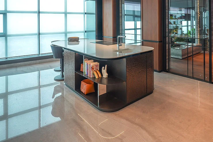 Lantai marmer memiliki visual yang bersih, karena juga mudah dibersihkan.