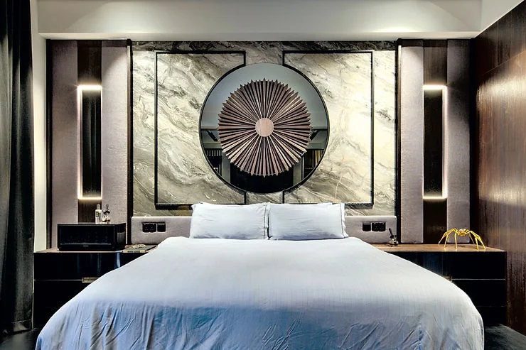 Headboard marmer dan cermin