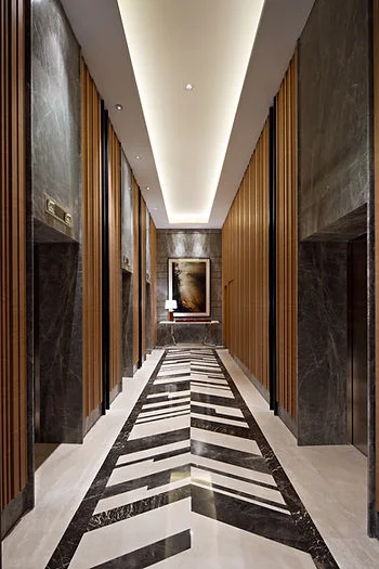 Bagian lorong Springwood Residence, karya Alex Bayusaputro.