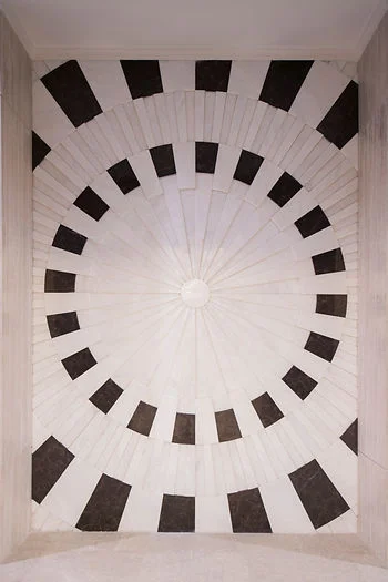 Bagian corridor foyer Tower Infinity District 8 Apartment, karya Yuni Jie.