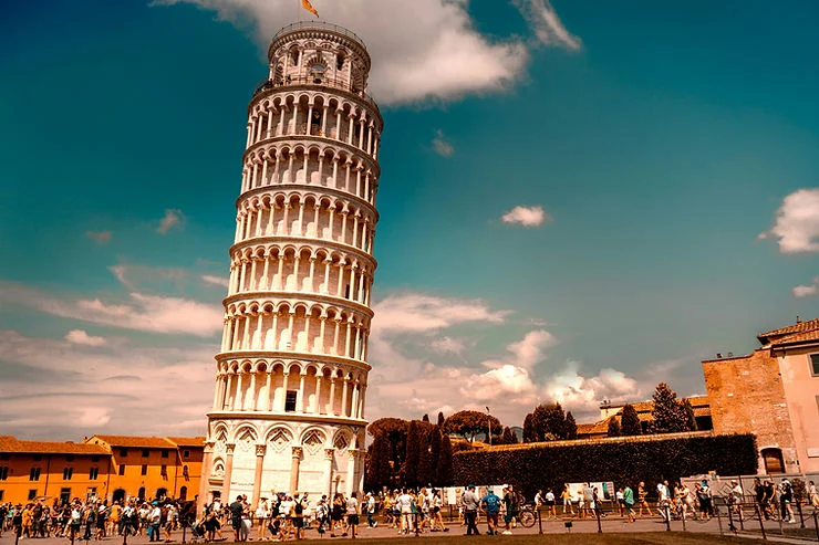 Bangunan ikonik marmer di Italia, Menara Pisa.